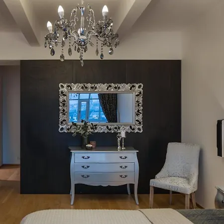 Luxurious Narodni *